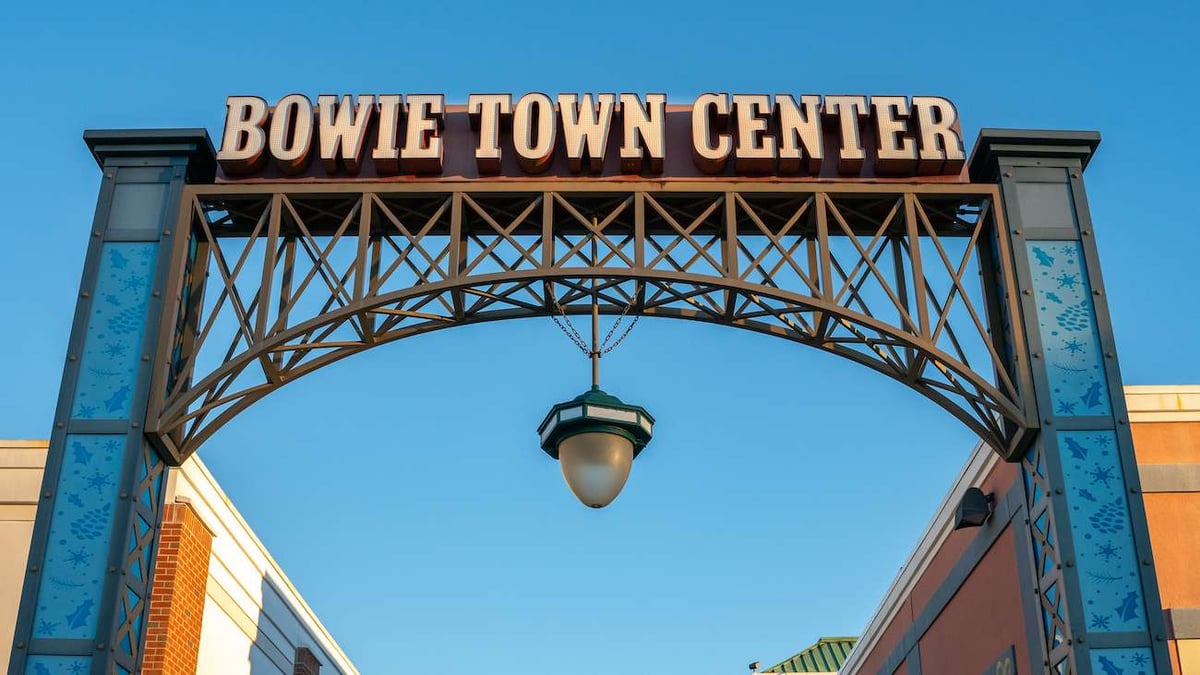 bowie town center entrance sign