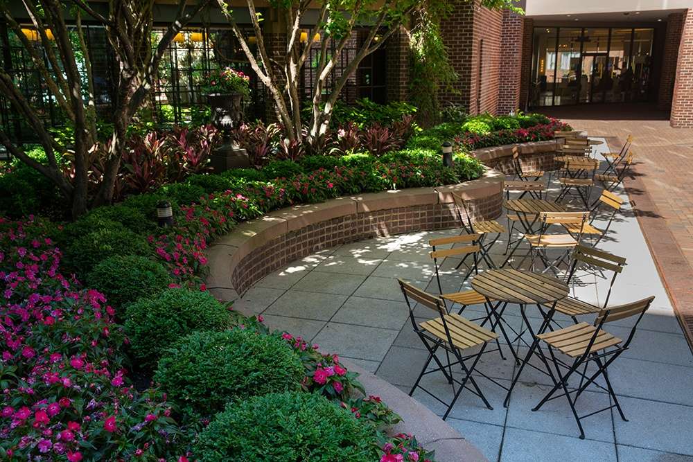 Four Seasons Hotel: Landscaping For Guests And High Expectations