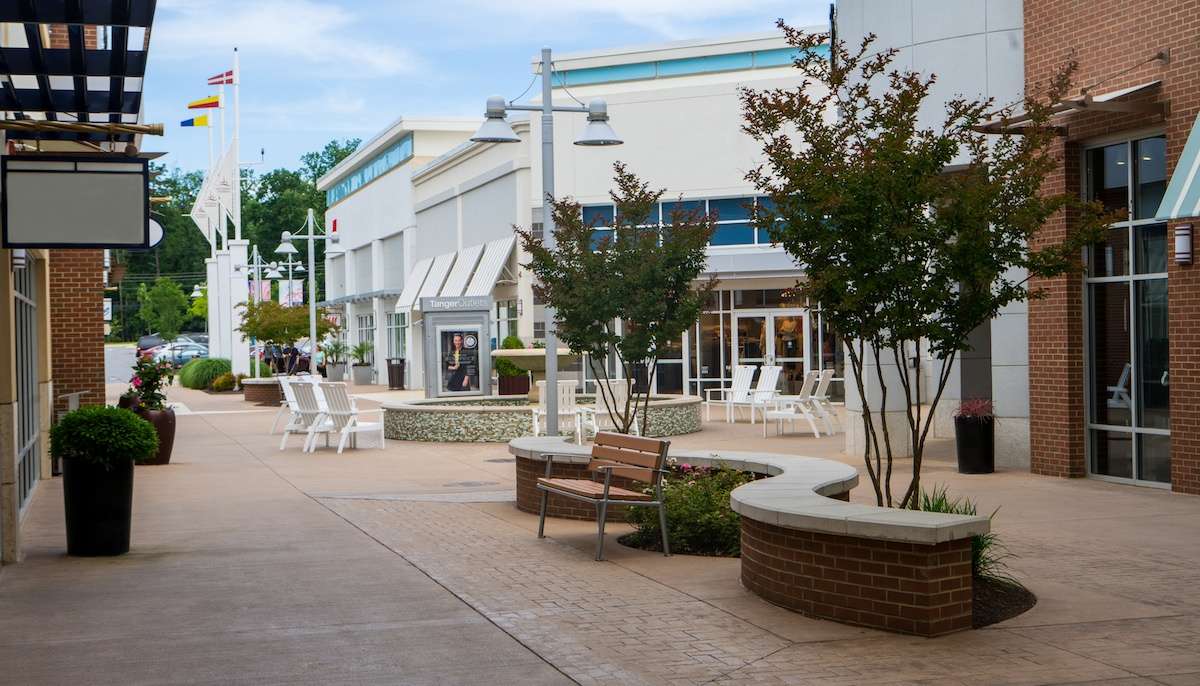 Outdoor common area at retail property