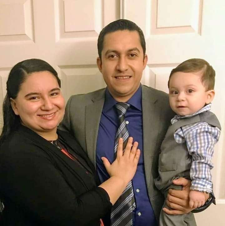 Rosvin Lara with wife and son