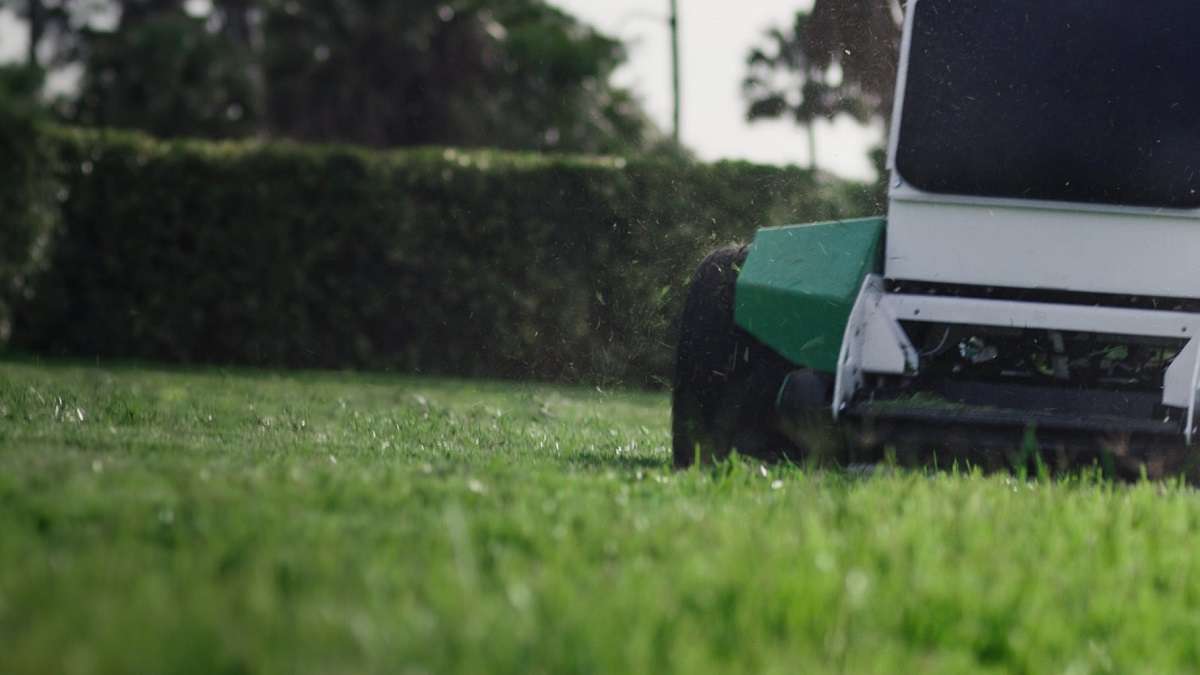 Skythe Robot Mower cutting a lawn
